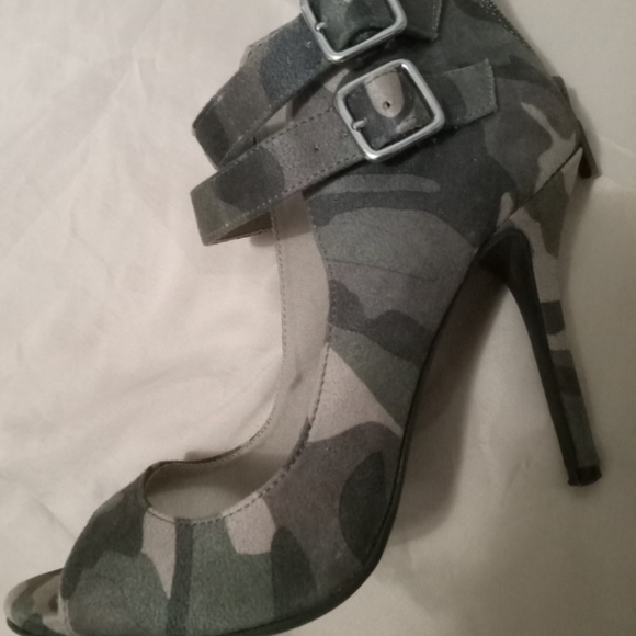 Christian Siriano Shoes - Camo Christian Siranio heel size 7